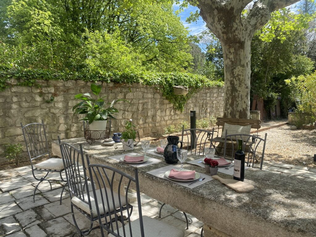 appartement a louer avec terasse piscine baux de provence scaled