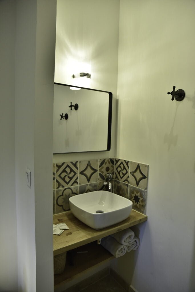 rental apartment baux de provence scaled