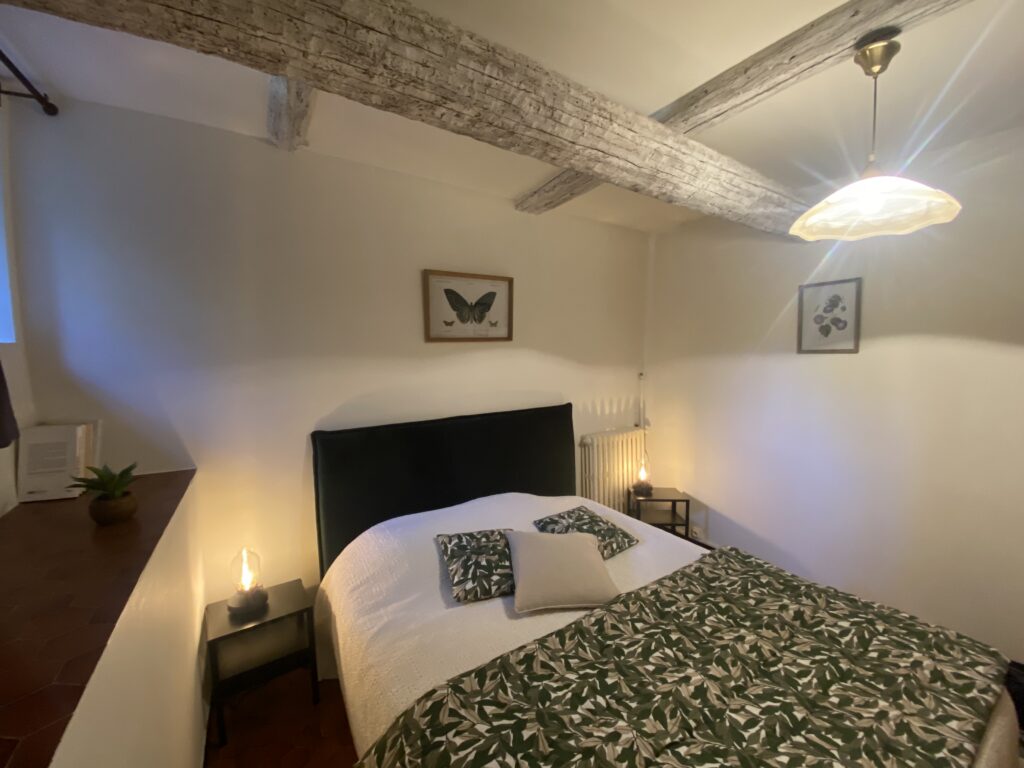 location saisonniere piscine baux de provence 13520 scaled