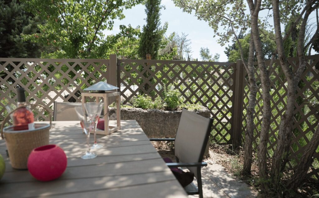 location saisonnieres maussane location de vacances hebergement touristique gite baux de provenc