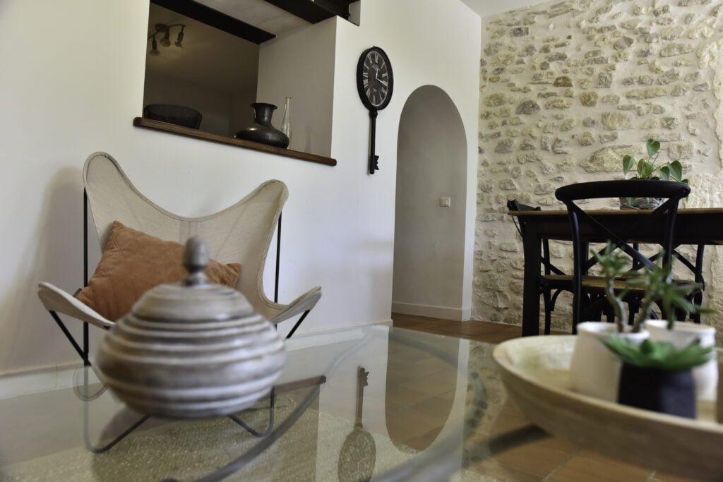 locations saisonnieres de gite baux de provence 13520 scaled