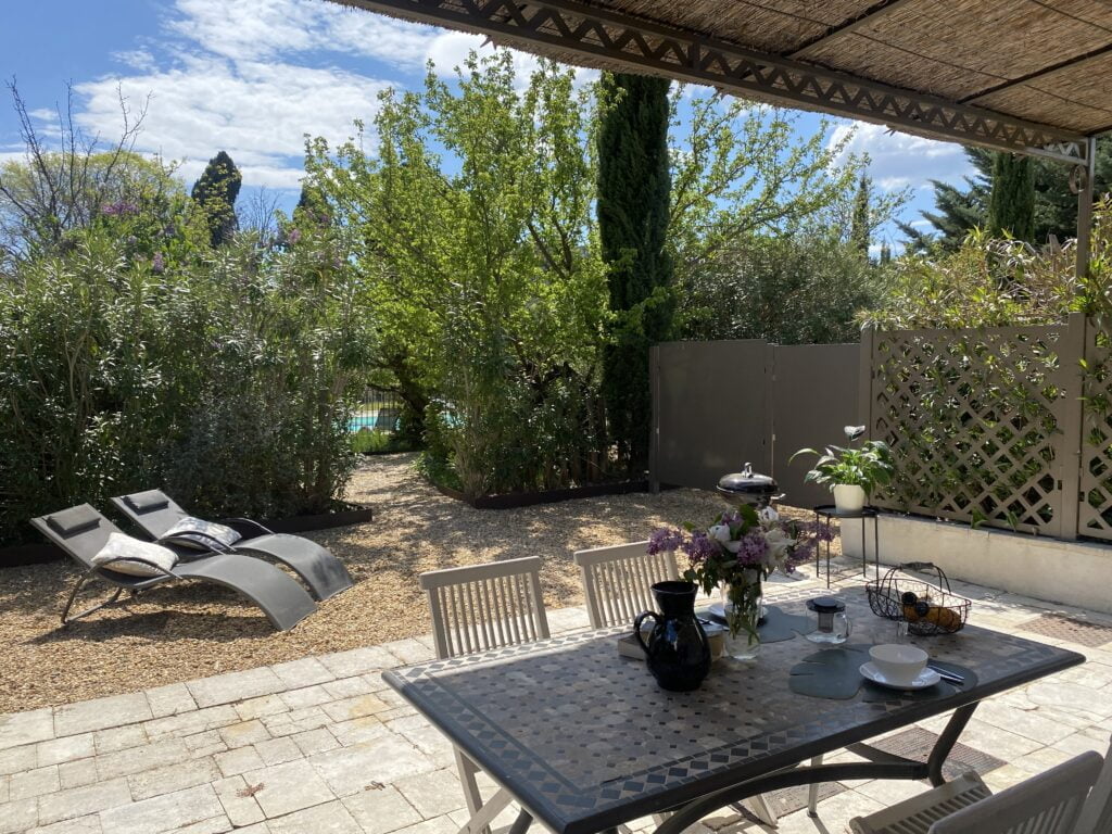 studio a louer saisonniere baux de provence 13520 scaled