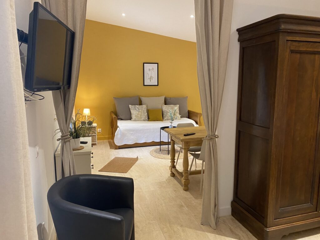 location saisonniere appartemment baux de provence maussane 13520