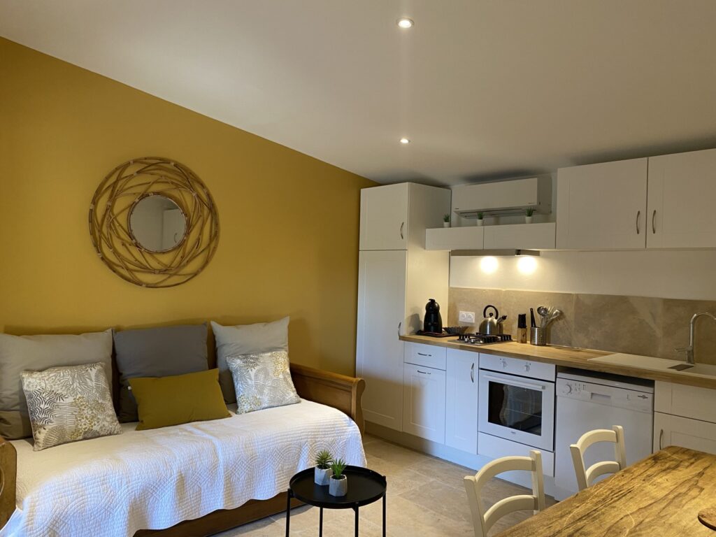 louer gite en location saisonniere aux baux de provence